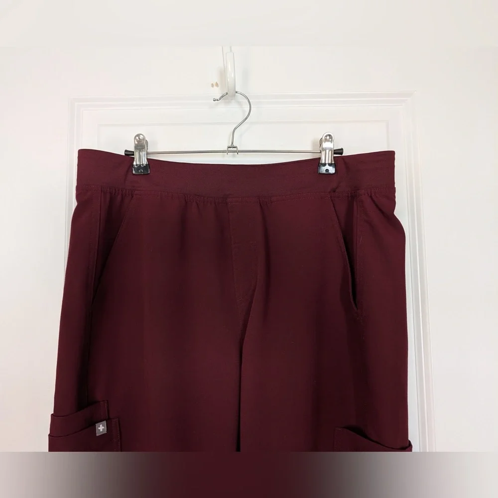 FIGS Men’s Axim Cargo Scrub Pants Burgundy Size Large